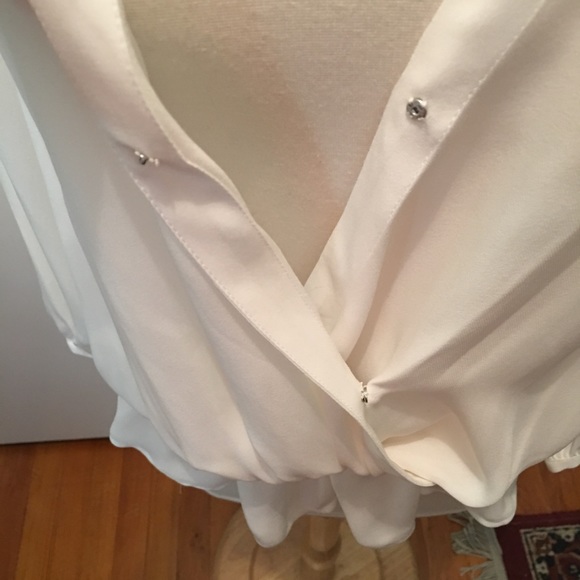 SOLD 🦋 Joie Louvre blouse - Picture 5 of 8